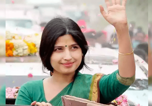 नारे डिंपल यादव जिंदाबाद के और गले में डाल दी माला… अखिलेश यादव की MP पत्नी Dimple Yadav का Video वायरल, मिल्कीपुर में सपा उम्मीदवार के समर्थन में कर रहीं थी रोड शो- Satyamanch