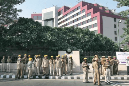 delhi secretariat sealed to secure official files as aap lost and bjp win election satyamanch.com